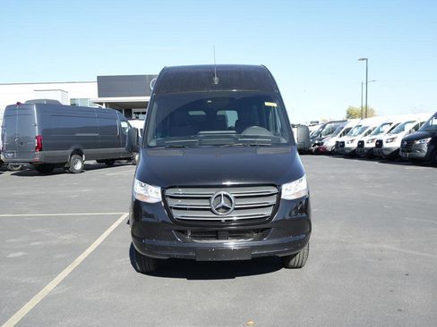 Used 2024 Mercedes-Benz Sprinter 2500 image 2