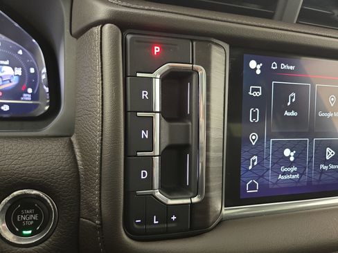 Used 2022 GMC Yukon XL Denali w/ Denali Premium Package image 25