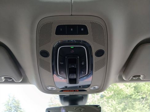 Used 2020 Bentley Bentayga AWD/4WD image 15