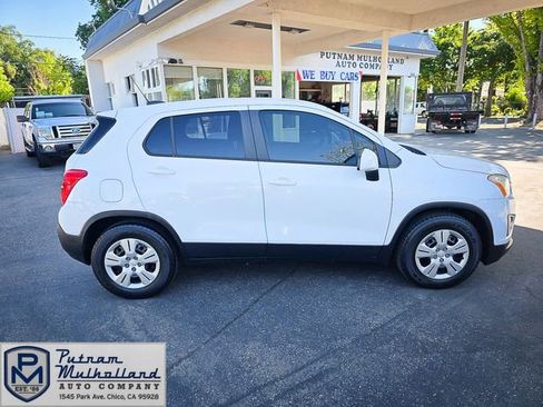 Used 2015 Chevrolet Trax LS w/ LPO, Cargo Package image 2