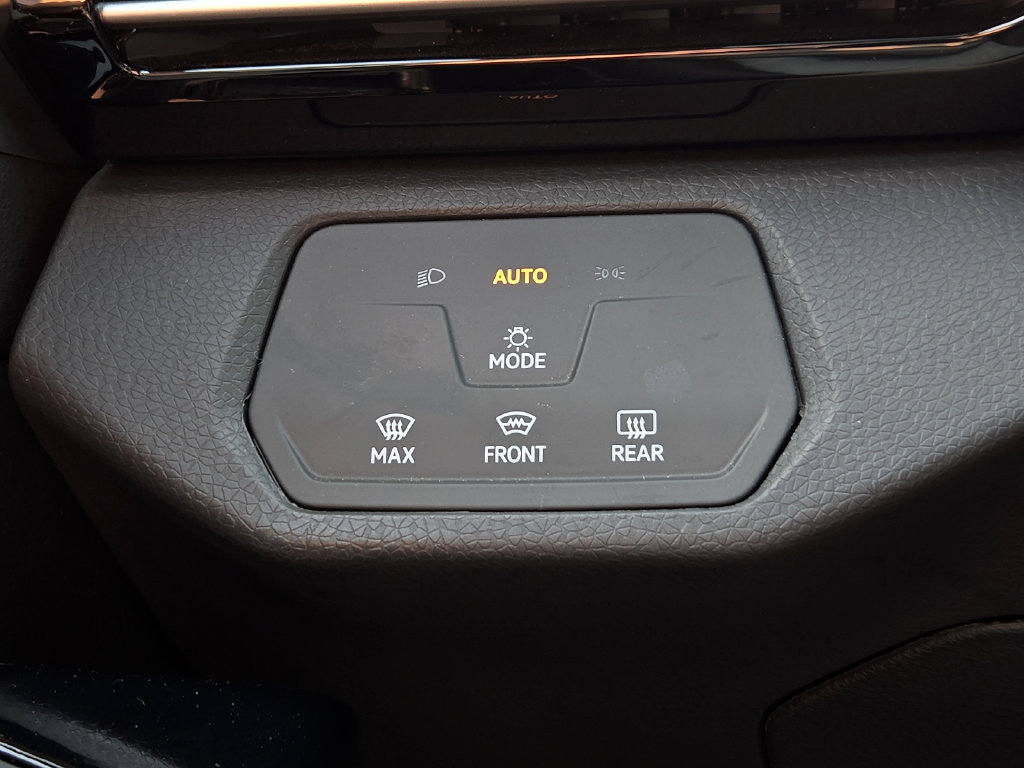 Certified 2025 Volkswagen ID.4 Pro AWD/4WD image 25