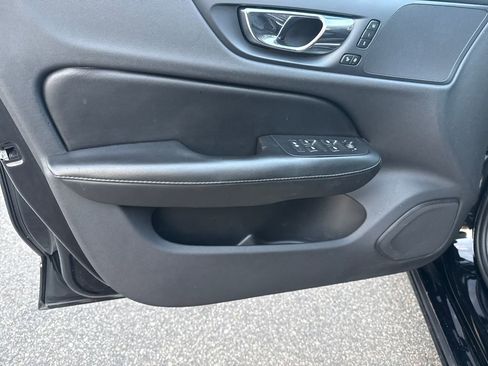 Used 2019 Volvo S60 T5 Momentum image 11
