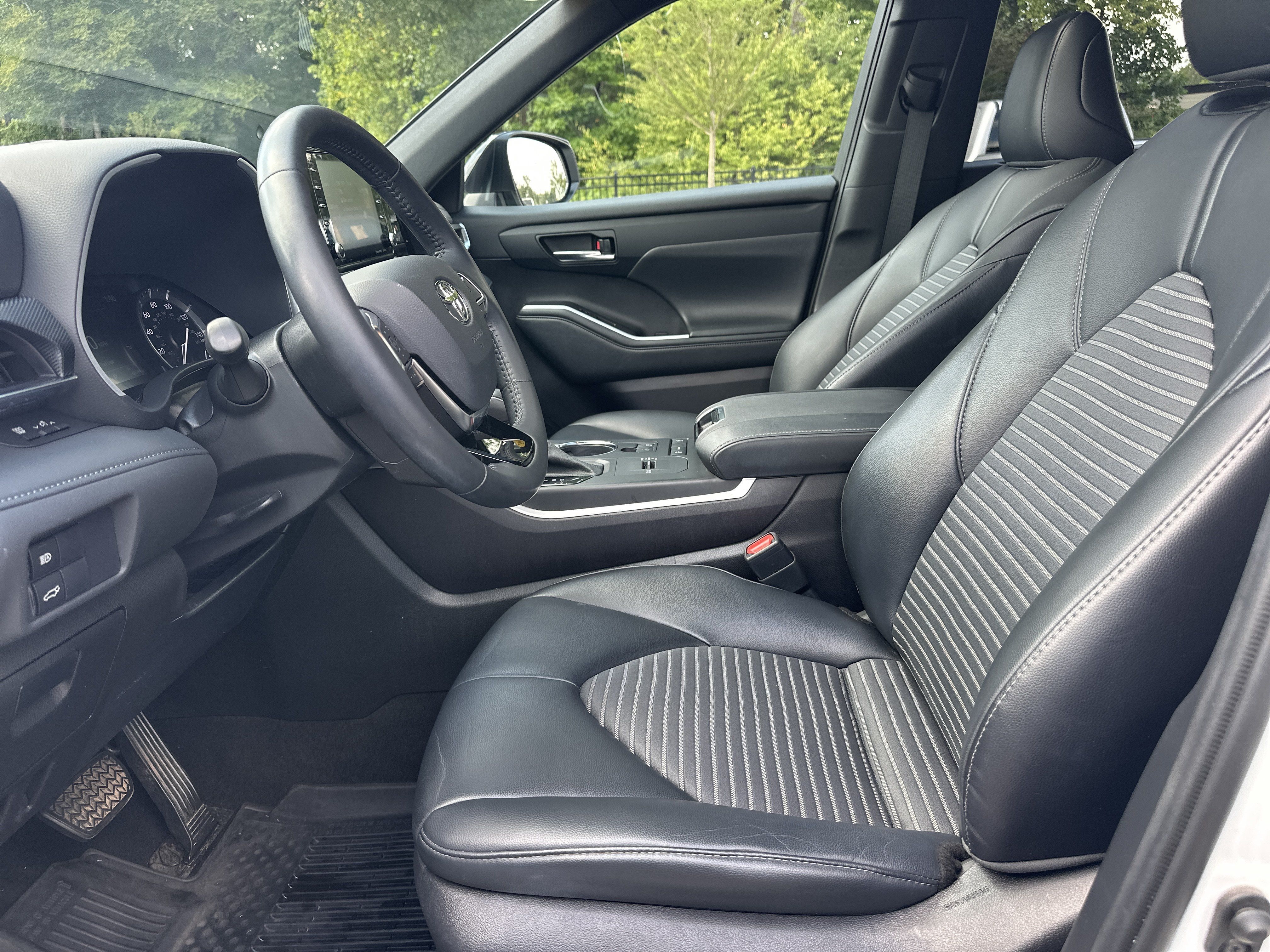 Used 2021 Toyota Highlander XSE FWD image 10
