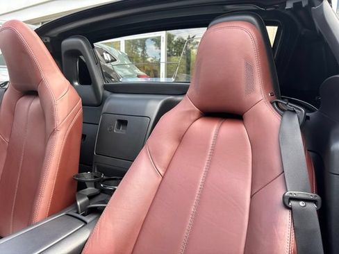 Used 2019 MAZDA MX-5 Miata RF Grand Touring w/ GT-S Package RWD image 5
