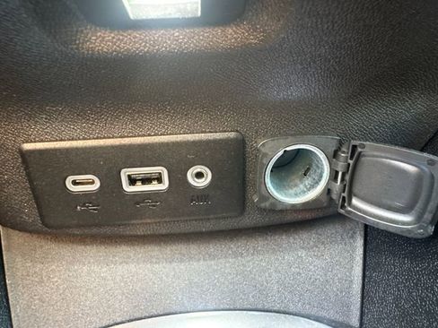 Used 2023 Chevrolet Malibu LT image 34