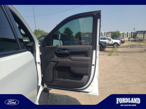 Used 2025 GMC Sierra 1500 AT4 w/ AT4 Premium Package AWD/4WD image 16