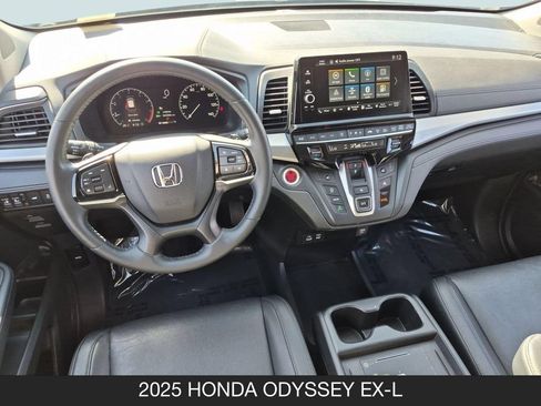Used 2025 Honda Odyssey EX-L image 13
