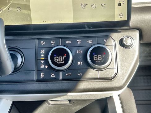 Used 2026 Land Rover Defender 130 X-Dynamic SE image 27
