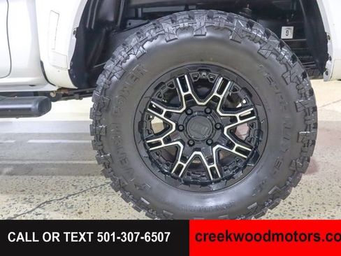 Used 2019 Toyota Tacoma SR5 AWD/4WD image 10