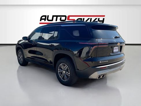 Used 2025 Chevrolet Traverse LT FWD image 5