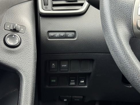 Used 2015 Nissan Rogue S image 29