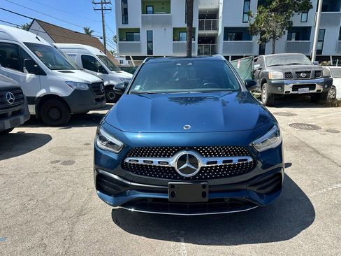 Used 2021 Mercedes-Benz GLA 250 4MATIC w/ AMG Line Exterior image 2