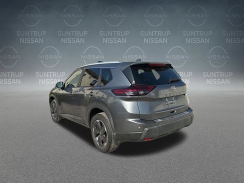 Used 2025 Nissan Rogue SV w/ SV Premium Package FWD image 4