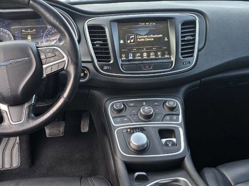 Used 2017 Chrysler 200 Limited Platinum w/ Comfort & Convenience Group image 16