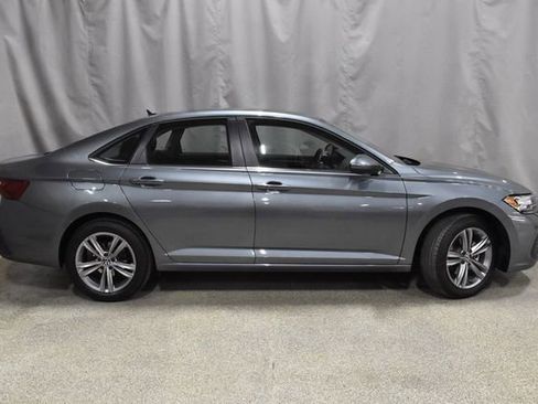 Used 2024 Volkswagen Jetta SE image 2