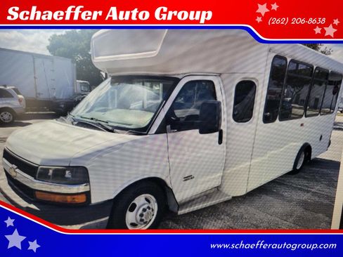 Used 2015 Chevrolet Express 4500 w/ Shuttle Bus Package RWD image 1