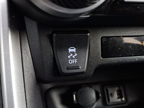 Used 2019 Toyota RAV4 LE image 22