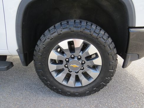 Used 2023 Chevrolet Silverado 2500 Custom w/ Custom Value Package AWD/4WD image 10