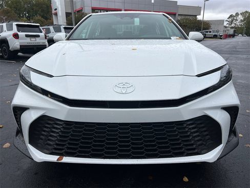 Used 2026 Toyota Camry SE image 8