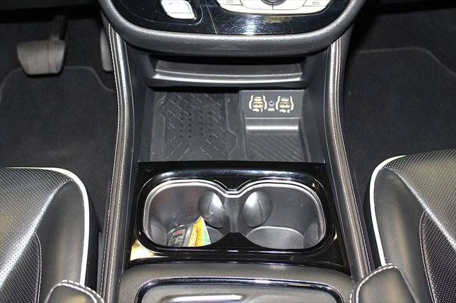 Certified 2025 Chrysler Pacifica Limited FWD image 23