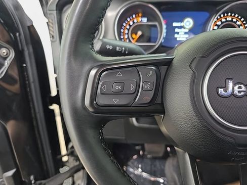 Used 2023 Jeep Gladiator Sport AWD/4WD image 17