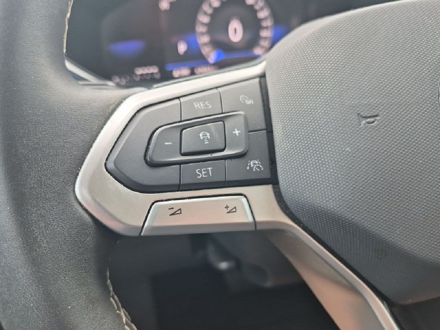 Used 2024 Volkswagen Taos SE w/ Panoramic Sunroof Package FWD image 21