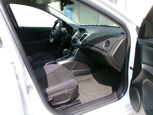 Used 2014 Chevrolet Cruze LT image 9