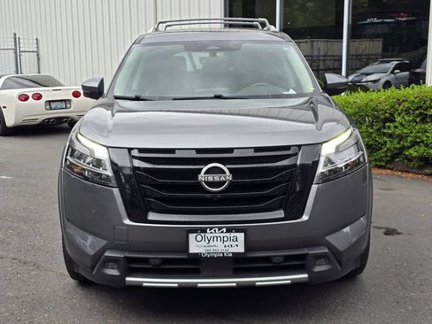 Used 2023 Nissan Pathfinder SL w/ Lighting Package (N92) FWD image 2
