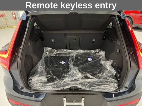 Used 2026 Volvo XC40 B5 Ultra w/ Protection Package Premier image 16