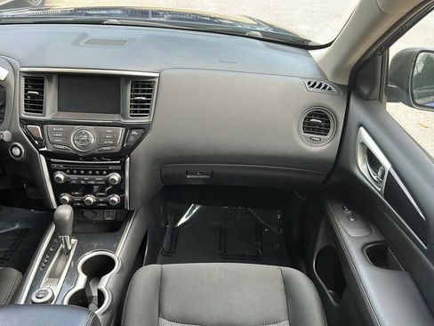 Used 2019 Nissan Pathfinder S AWD/4WD image 29