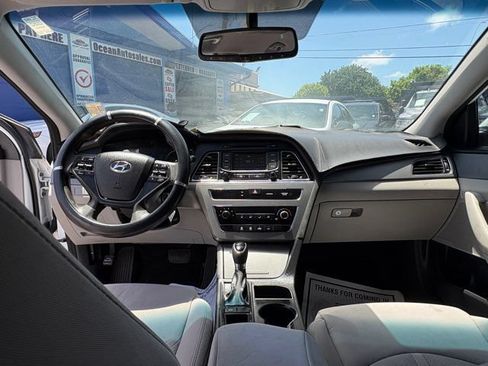Used 2015 Hyundai Sonata SE w/ Option Group 09 FWD image 17