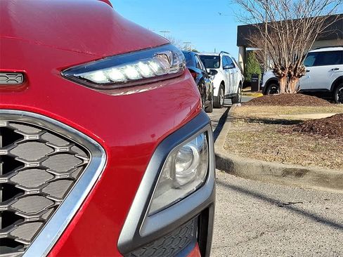 Used 2021 Hyundai Kona Limited w/ Cargo Package image 9