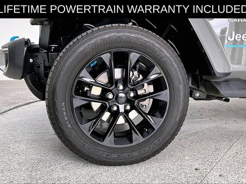 Used 2023 Jeep Wrangler Unlimited Sahara AWD/4WD image 12