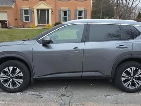 Used 2023 Nissan Rogue SV w/ SV Premium B Package image 5