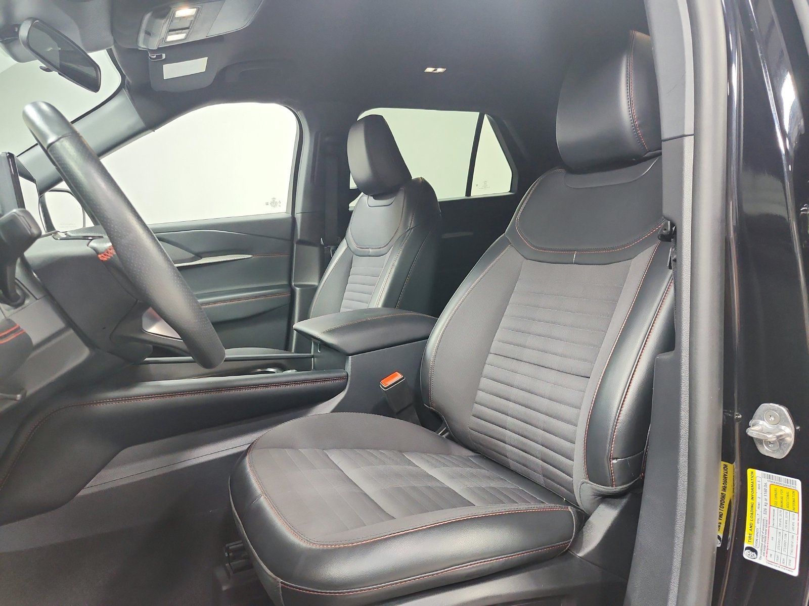 Used 2025 Ford Explorer ST-Line w/ ST-Line Street Pack AWD/4WD image 19
