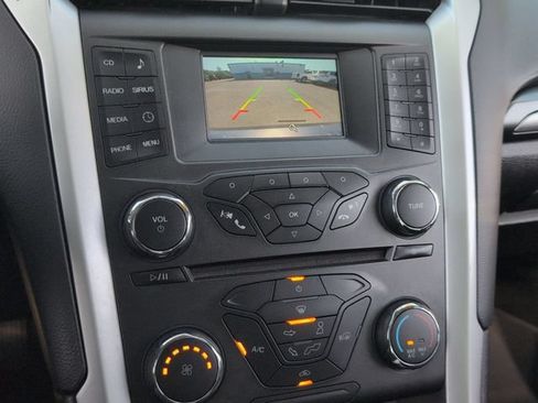 Used 2016 Ford Fusion SE FWD image 13