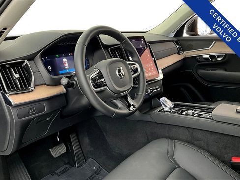 Certified 2025 Volvo XC90 B6 Plus image 17