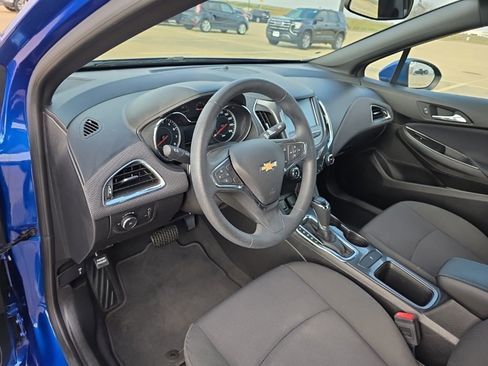 Used 2017 Chevrolet Cruze LT w/ Convenience Package image 8