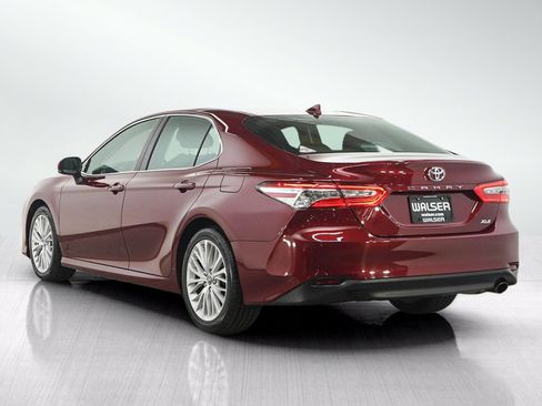 Used 2019 Toyota Camry XLE FWD image 3