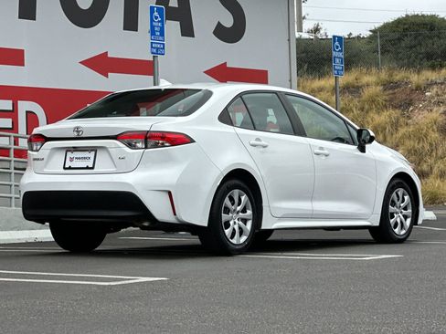 Used 2023 Toyota Corolla LE FWD image 5