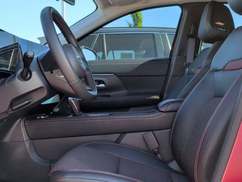 Used 2025 Nissan Kicks SR w/ SR Premium Package FWD image 13