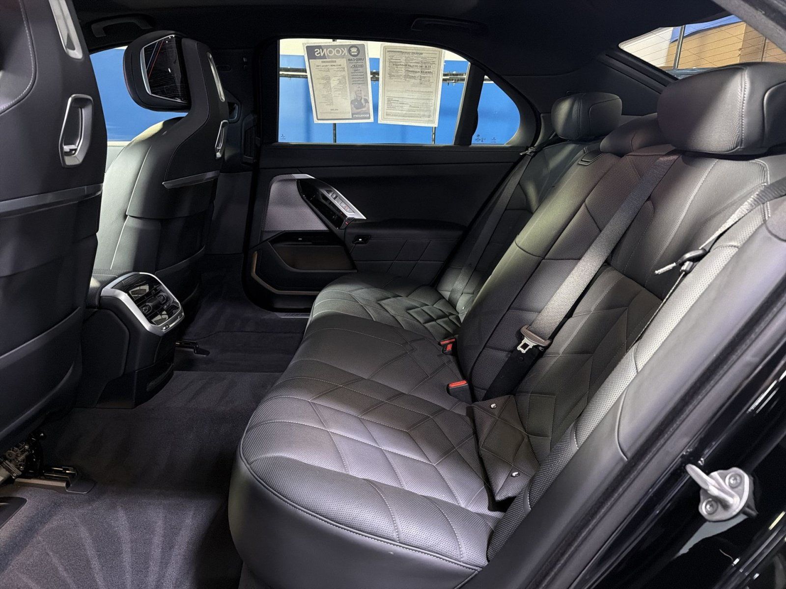 Used 2023 BMW 740i w/ Parking Assistance Package RWD image 27
