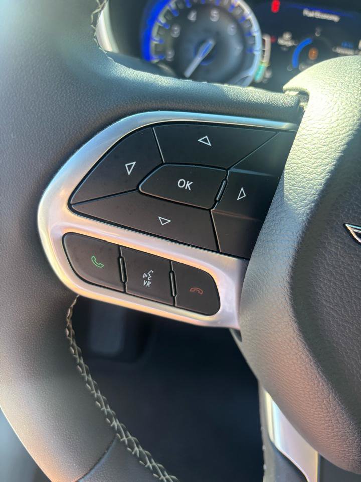 Used 2025 Chrysler Pacifica Select FWD image 13