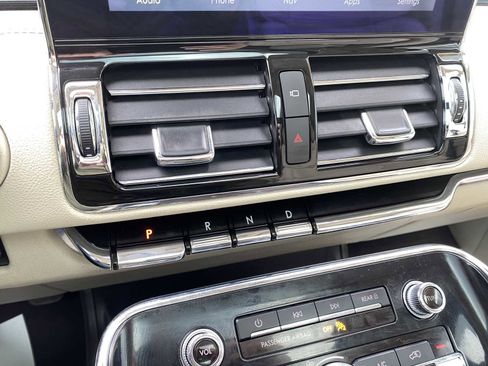 Used 2018 Lincoln Navigator L Reserve w/ Technology Package image 28