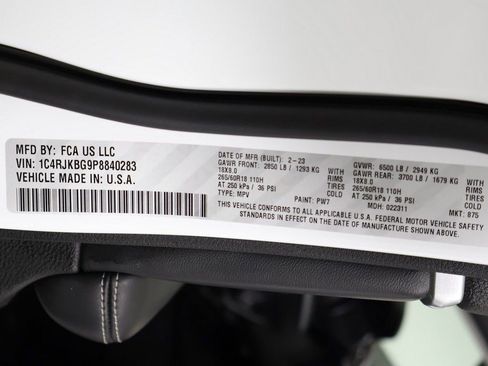 Used 2023 Jeep Grand Cherokee L Limited AWD/4WD image 62