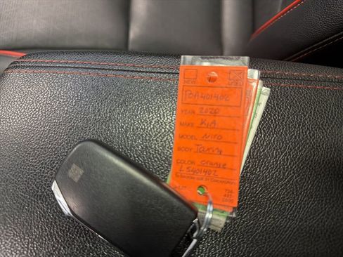 Used 2020 Kia Niro Touring image 5