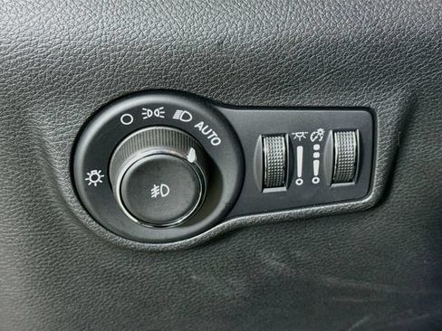 Used 2025 Jeep Compass Latitude AWD/4WD image 10
