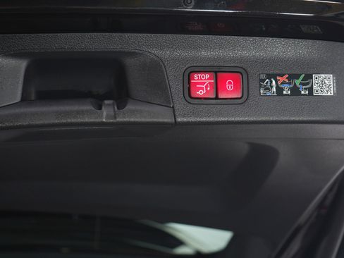 Used 2025 Mercedes-Benz GLS 450 4MATIC image 13