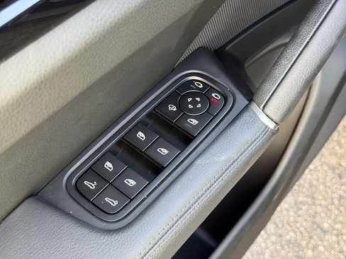 Used 2023 Porsche Cayenne AWD/4WD image 23