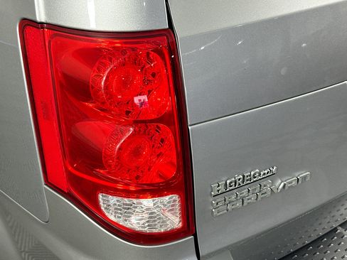 Used 2018 Dodge Grand Caravan SE w/ UConnect Hands-Free Group FWD image 59